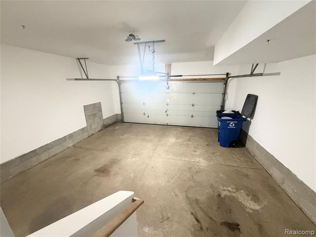 3044 Barclay Way, Ann Arbor, MI 48105
