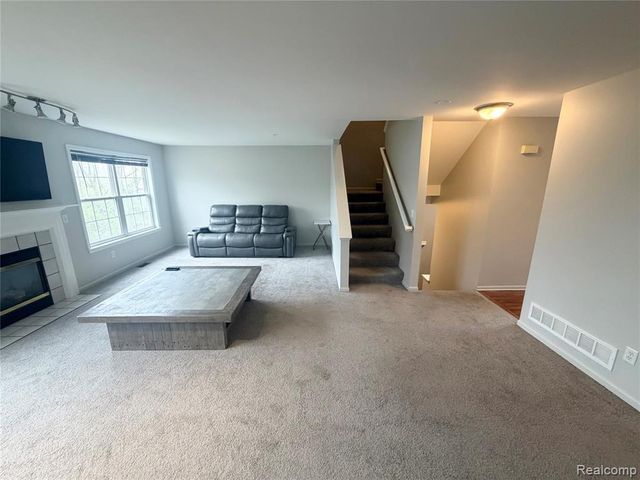3044 Barclay Way, Ann Arbor, MI 48105