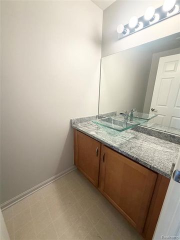 3044 Barclay Way, Ann Arbor, MI 48105