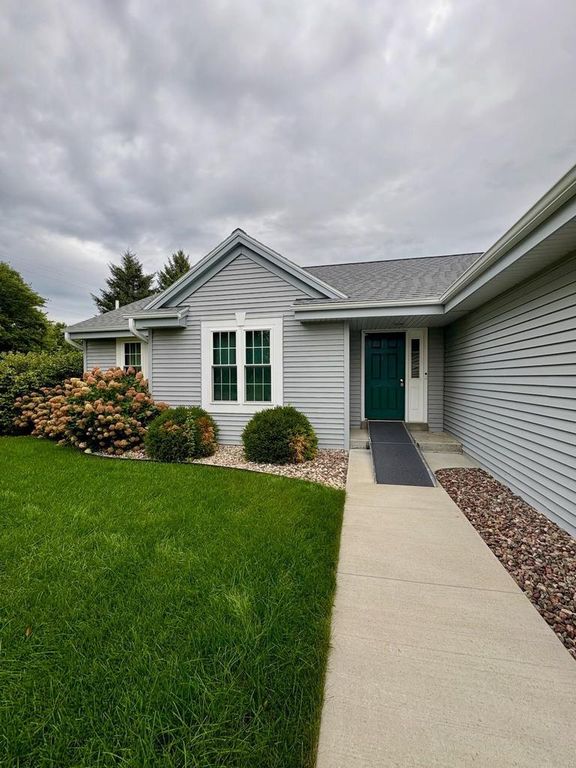 1701 STEEPLE DRIVE, East Troy, WI 53120