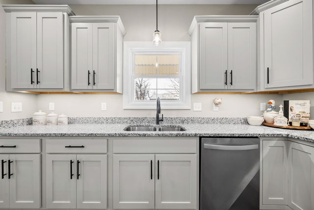 525 N Ridge Dr, Hopkinsville, KY 42240