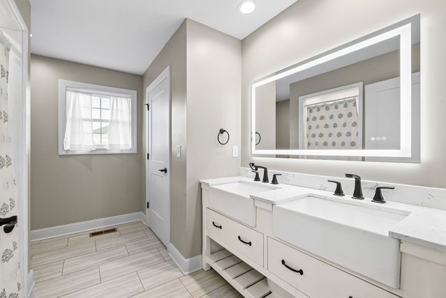 525 N Ridge Dr, Hopkinsville, KY 42240