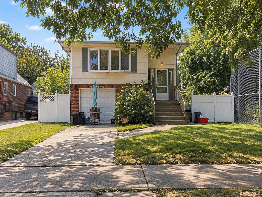 267 Crest Avenue, Floral Park, NY 11001