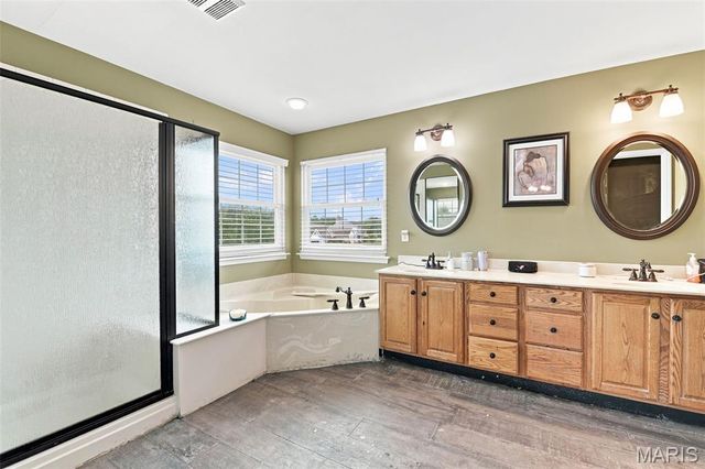 66 N Hillview Drive, St Peters, MO 63376