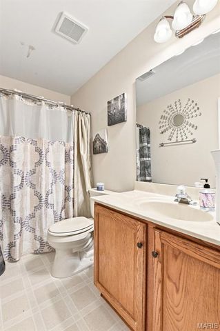 66 N Hillview Drive, St Peters, MO 63376