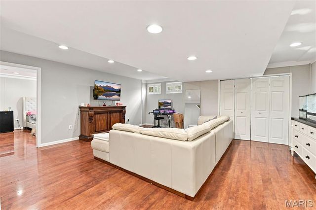 66 N Hillview Drive, St Peters, MO 63376