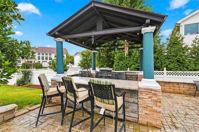 66 N Hillview Drive, St Peters, MO 63376