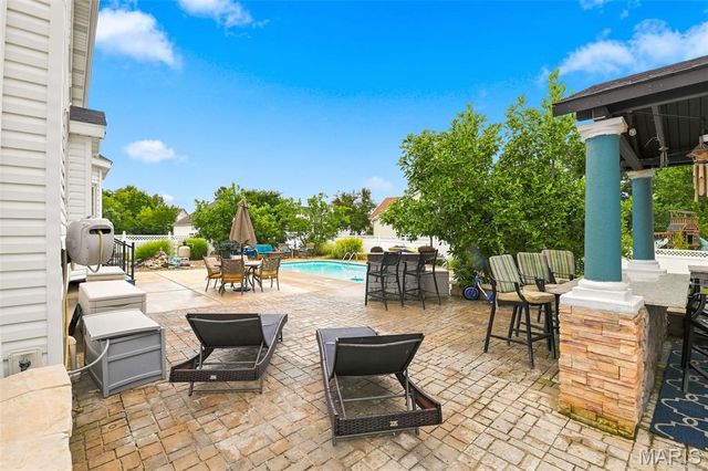 66 N Hillview Drive, St Peters, MO 63376