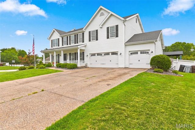 66 N Hillview Drive, St Peters, MO 63376