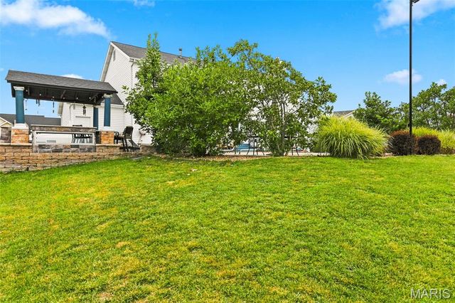 66 N Hillview Drive, St Peters, MO 63376