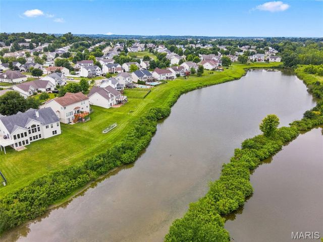 66 N Hillview Drive, St Peters, MO 63376