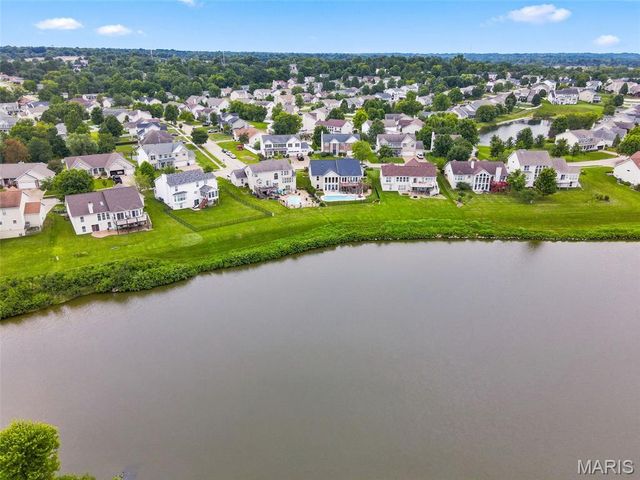 66 N Hillview Drive, St Peters, MO 63376