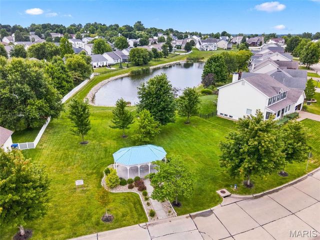 66 N Hillview Drive, St Peters, MO 63376