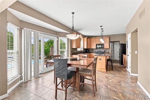 66 N Hillview Drive, St Peters, MO 63376