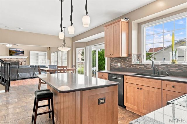 66 N Hillview Drive, St Peters, MO 63376