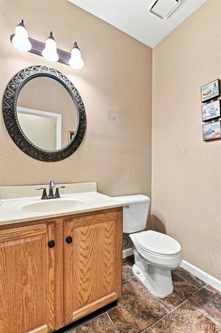 66 N Hillview Drive, St Peters, MO 63376