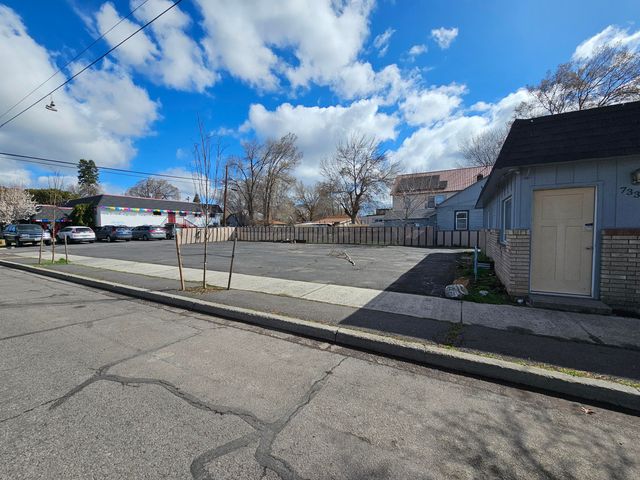 733 E Main Street, Klamath Falls, OR 97601