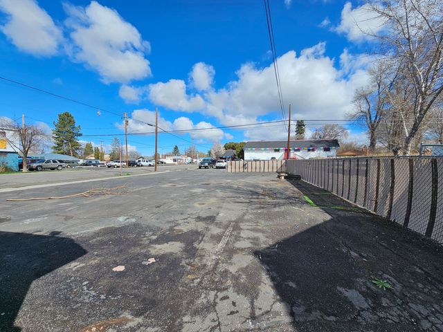 733 E Main Street, Klamath Falls, OR 97601