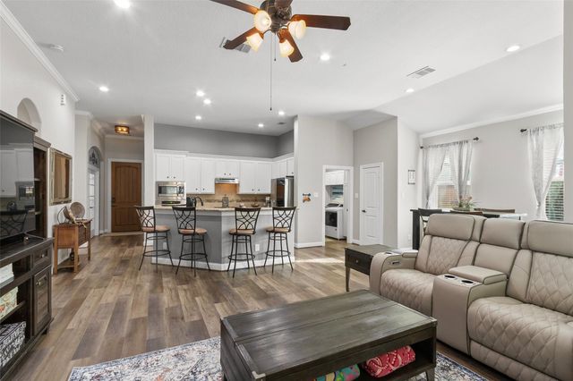 123 Carriage Court, Magnolia, TX 77354