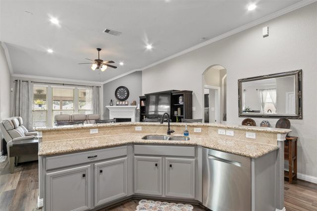 123 Carriage Court, Magnolia, TX 77354