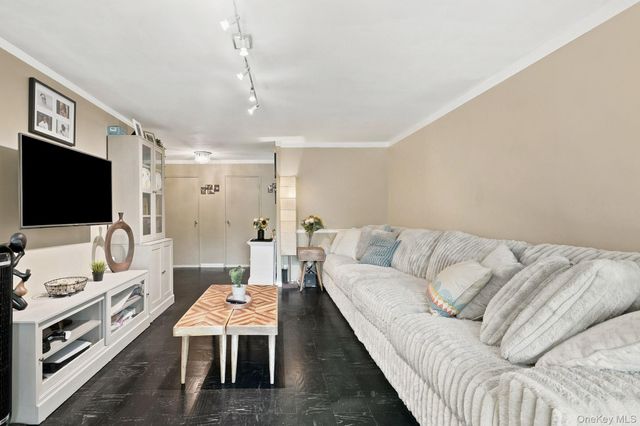 61 Lorraine Terrace 246, Mount Vernon, NY 10553