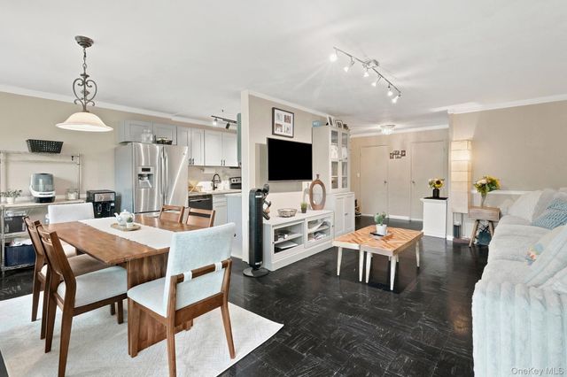 61 Lorraine Terrace 246, Mount Vernon, NY 10553