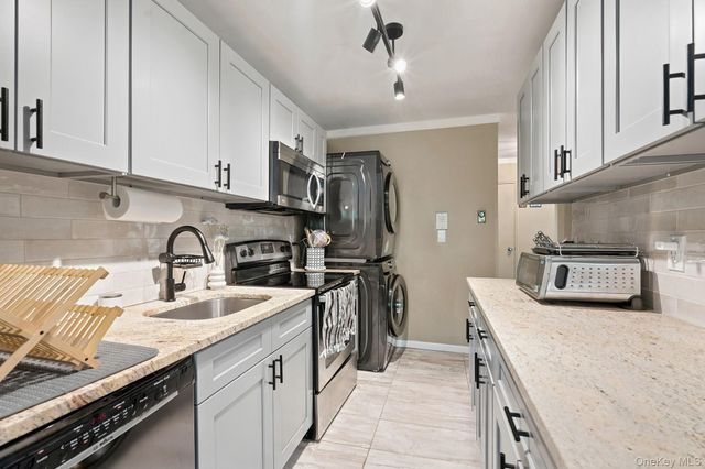 61 Lorraine Terrace 246, Mount Vernon, NY 10553