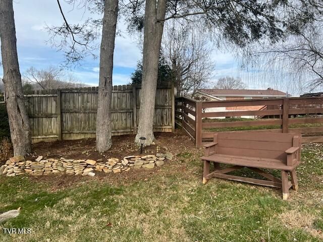 8 Hemlock Street, Bristol, TN 37620