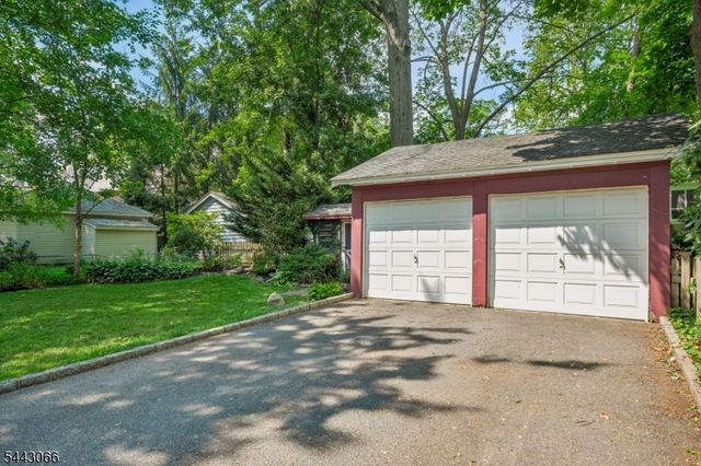 65 Tuscan Rd, Maplewood Twp., NJ 07040