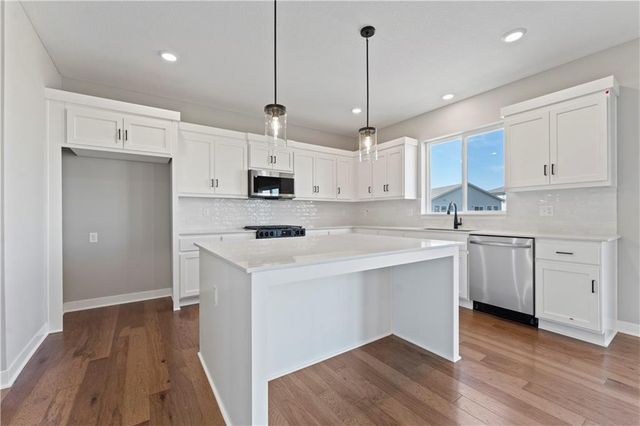 1505 SE Bailey Farms Parkway, Lee's Summit, MO 64081