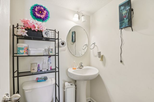 11502 Ross Park Drive, Indianapolis, IN 46229
