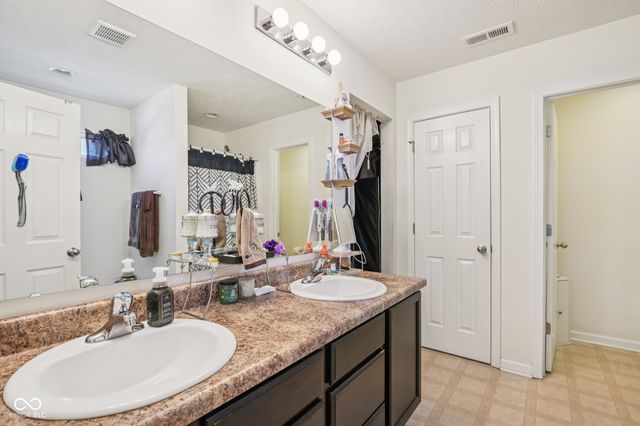 11502 Ross Park Drive, Indianapolis, IN 46229