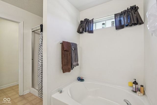 11502 Ross Park Drive, Indianapolis, IN 46229