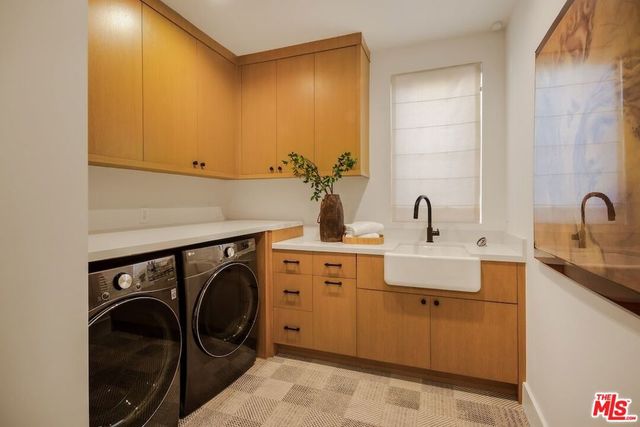 4261 Denny Avenue, Toluca Lake, CA 91602