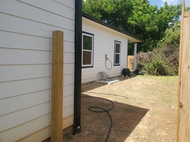 105 S Algeria Street, Texas City, TX 77591