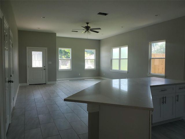 105 S Algeria Street, Texas City, TX 77591