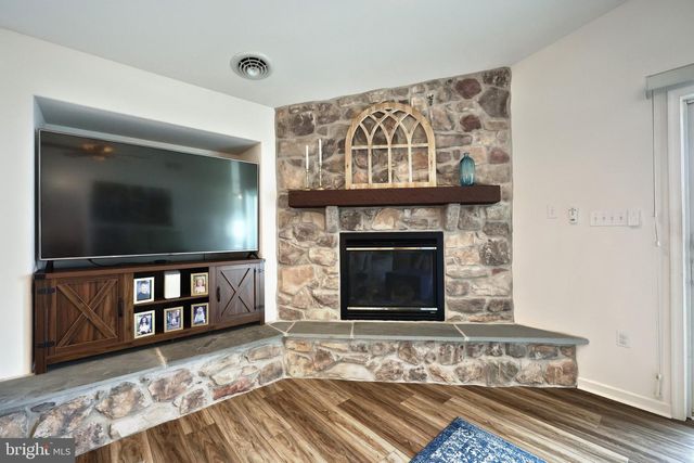 1436 WHEATFIELD DR, York, PA 17408