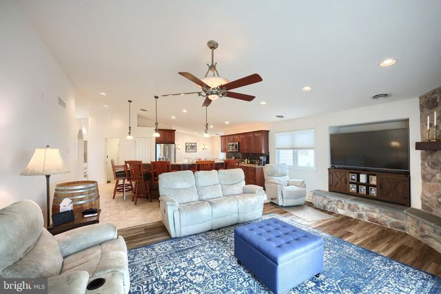 1436 WHEATFIELD DR, York, PA 17408