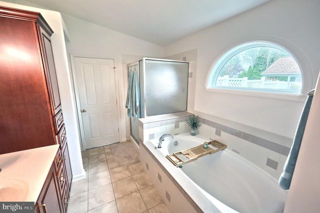 1436 WHEATFIELD DR, York, PA 17408