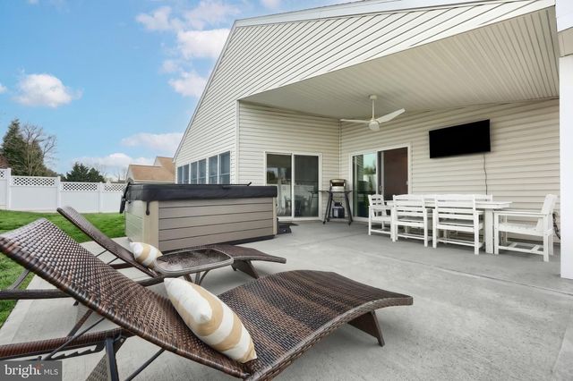 1436 WHEATFIELD DR, York, PA 17408