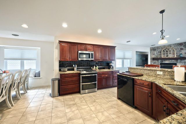 1436 WHEATFIELD DR, York, PA 17408