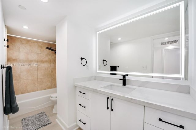 401 69th St 613, Miami Beach, FL 33141