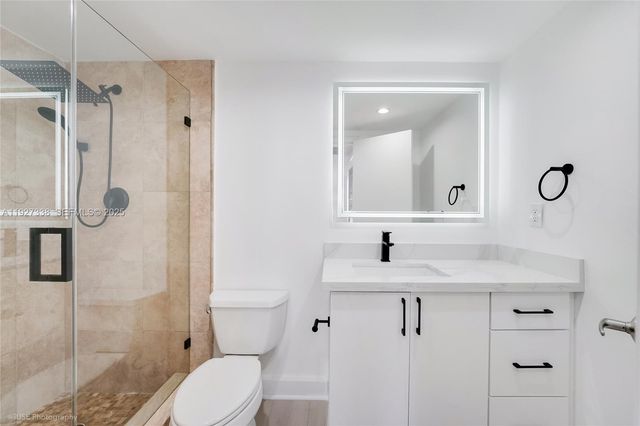 401 69th St 613, Miami Beach, FL 33141