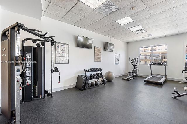 401 69th St 613, Miami Beach, FL 33141