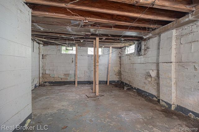 17550 Vaughan Street, Detroit, MI 48219