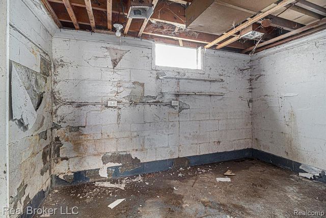 17550 Vaughan Street, Detroit, MI 48219