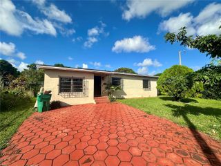 4005 NW 9th St, Miami, FL 33126