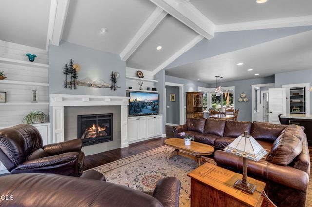61525 Meeks Trail, Bend, OR 97702