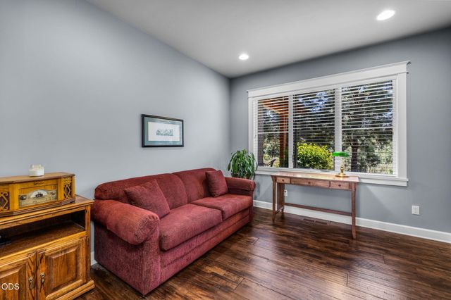 61525 Meeks Trail, Bend, OR 97702
