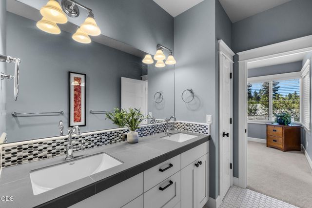 61525 Meeks Trail, Bend, OR 97702
